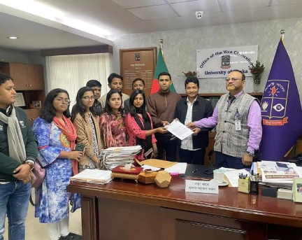 ঢাবিতে ছাত্রীদের জন্য নতুন হল নির্মাণের পাশাপাশি ছাত্রদের জরাজীর্ণ হলগুলো সংস্কারের আহ্বান জানায় ছাত্রদল নেতারা।