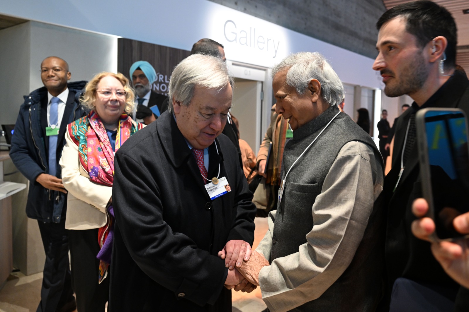 সুইজারল্যান্ডের জুরিখে জাতিসংঘের মহাসচিব এন্থনি গুতেরেসের সঙ্গে দেখা হয় প্রধান উপদেষ্টা অধ্যাপক মুহাম্মদ ইউনূসের