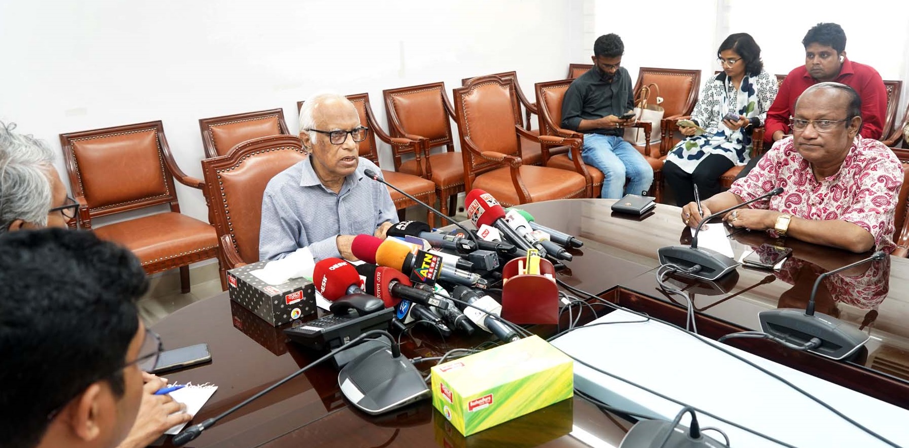 মাধ্যমিকে পৃথক বিভাগ  না রাখার পক্ষে শিক্ষা উপদেষ্টা