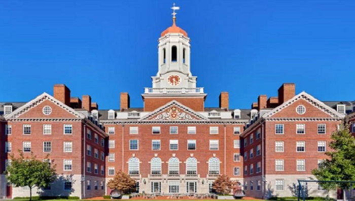 হার্ভার্ডে বিদেশি শিক্ষার্থী ভর্তি বন্ধ করল ট্রাম্প প্রশাসন