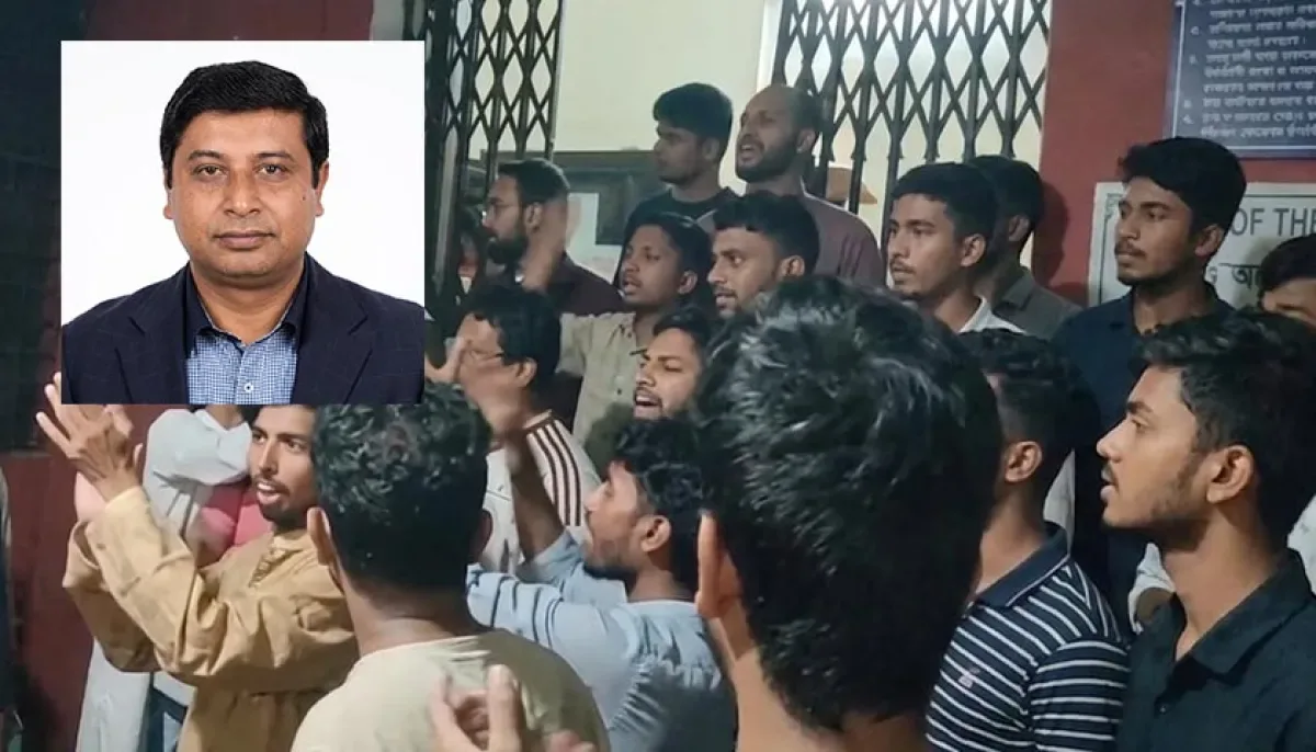 ছাত্র হেনস্তার অভিযোগ, ঢাবির হল প্রভোস্টের পদত্যাগ দাবি