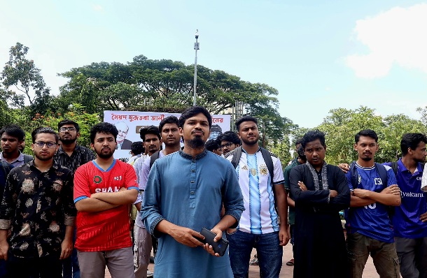 বড় পর্দায় ফুটবল বিশ্বকাপ দেখানোর দাবিতে শাবিতে আন্দোলন