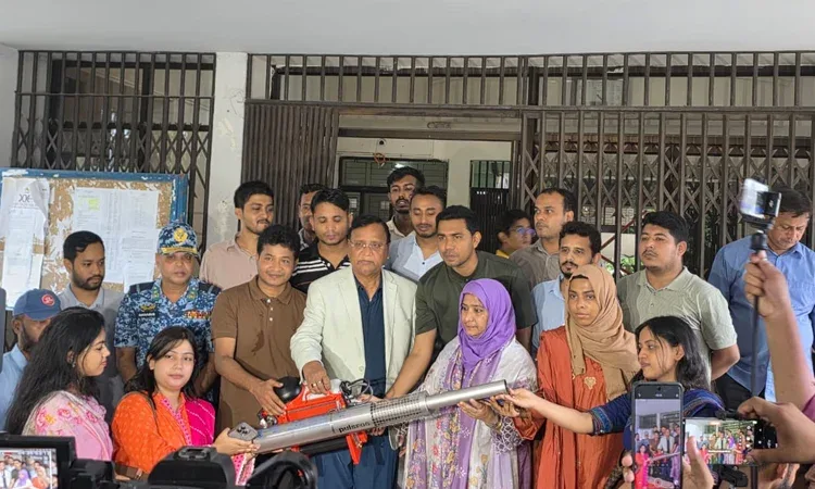 ডেঙ্গু প্রতিরোধে ঢাবির দুই ছাত্রী হলে ফগার মেশিন দিল ডিএসসিসি